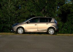 Автомобиль для женщин: Renault Scenic